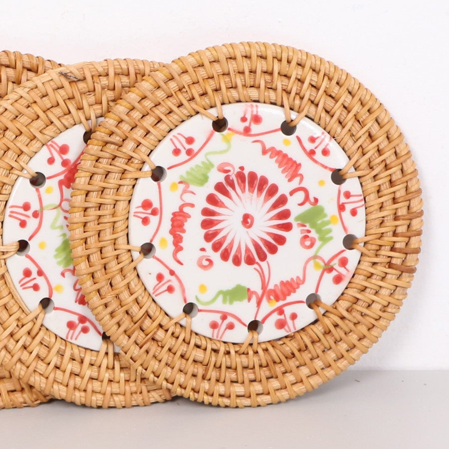 Rattan gerahmt 12 cm. Rotes und grünes dekoratives Objekt