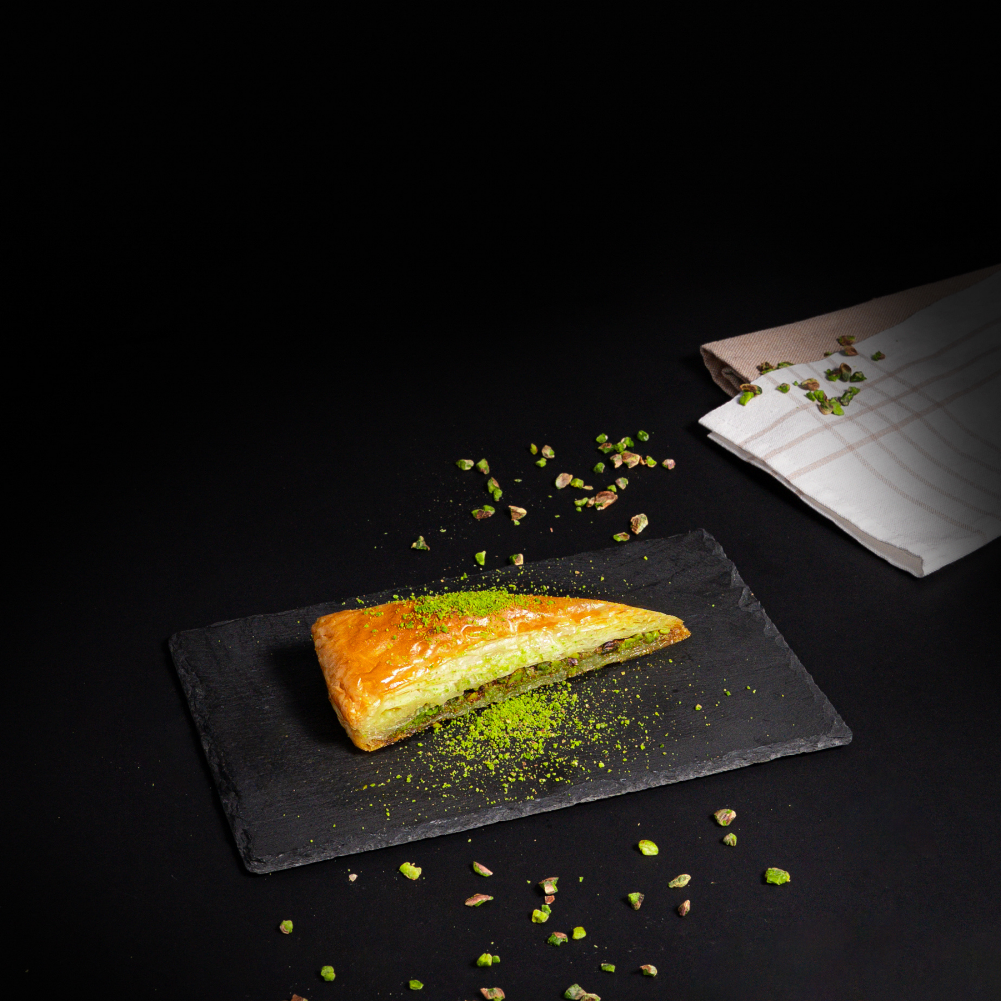 Şayan Carrot Sliced Baklava – Pistachio Rich, No Additives, Traditional Triangle Cut