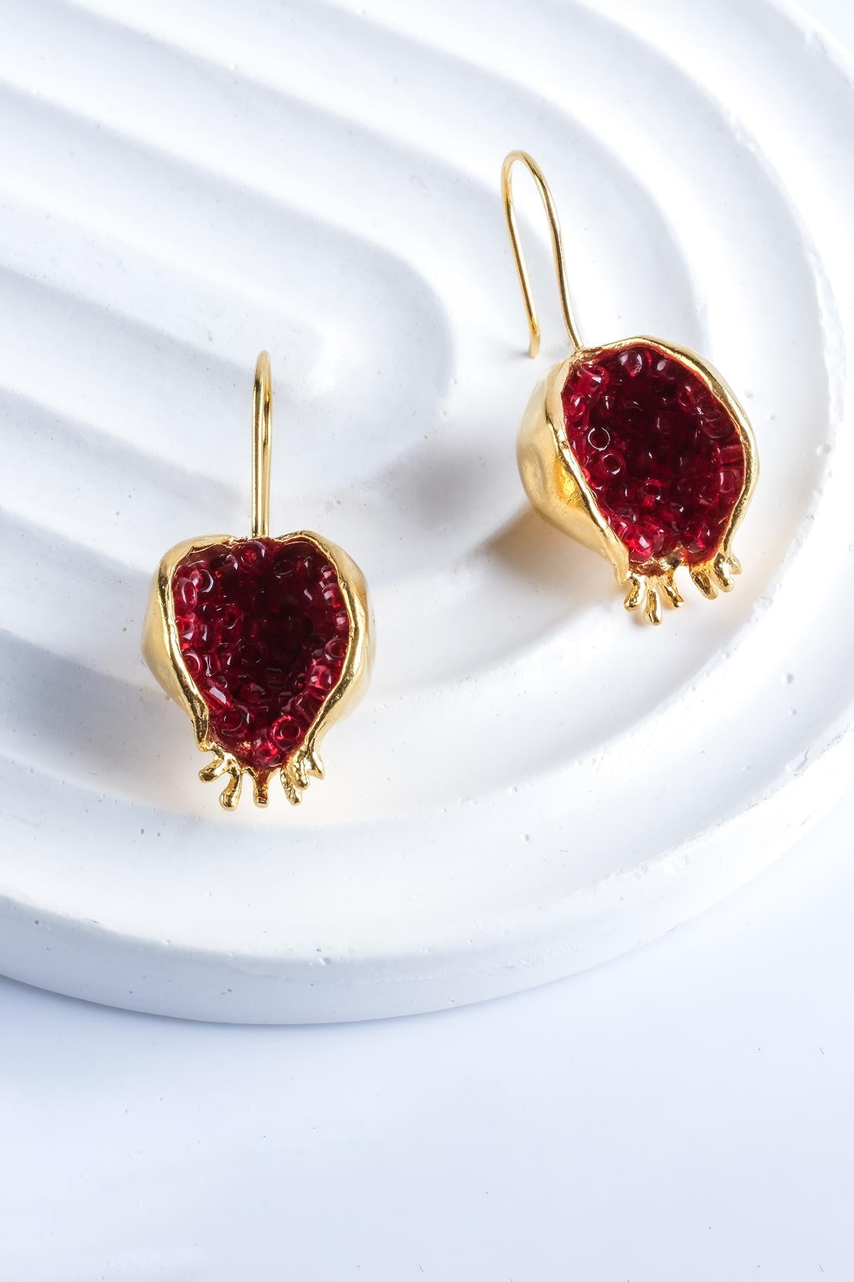 Bereket Series Red Colore Red Garnet Stone Gold Donne Pomegranate Round Melograno Autentico Orecchini d'argento