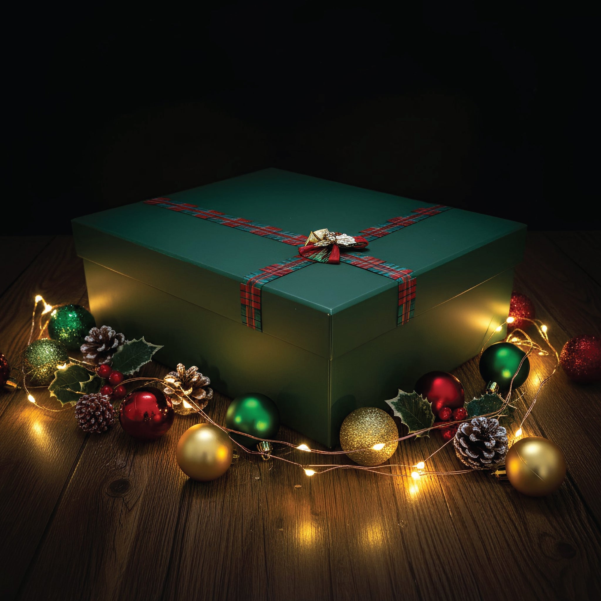 Christmas Gift Set with Candied Chestnuts – Turkish Coffee, Pistachio Cream & Chocolates (Medium) - Exporgin | Türkiye Comes to You