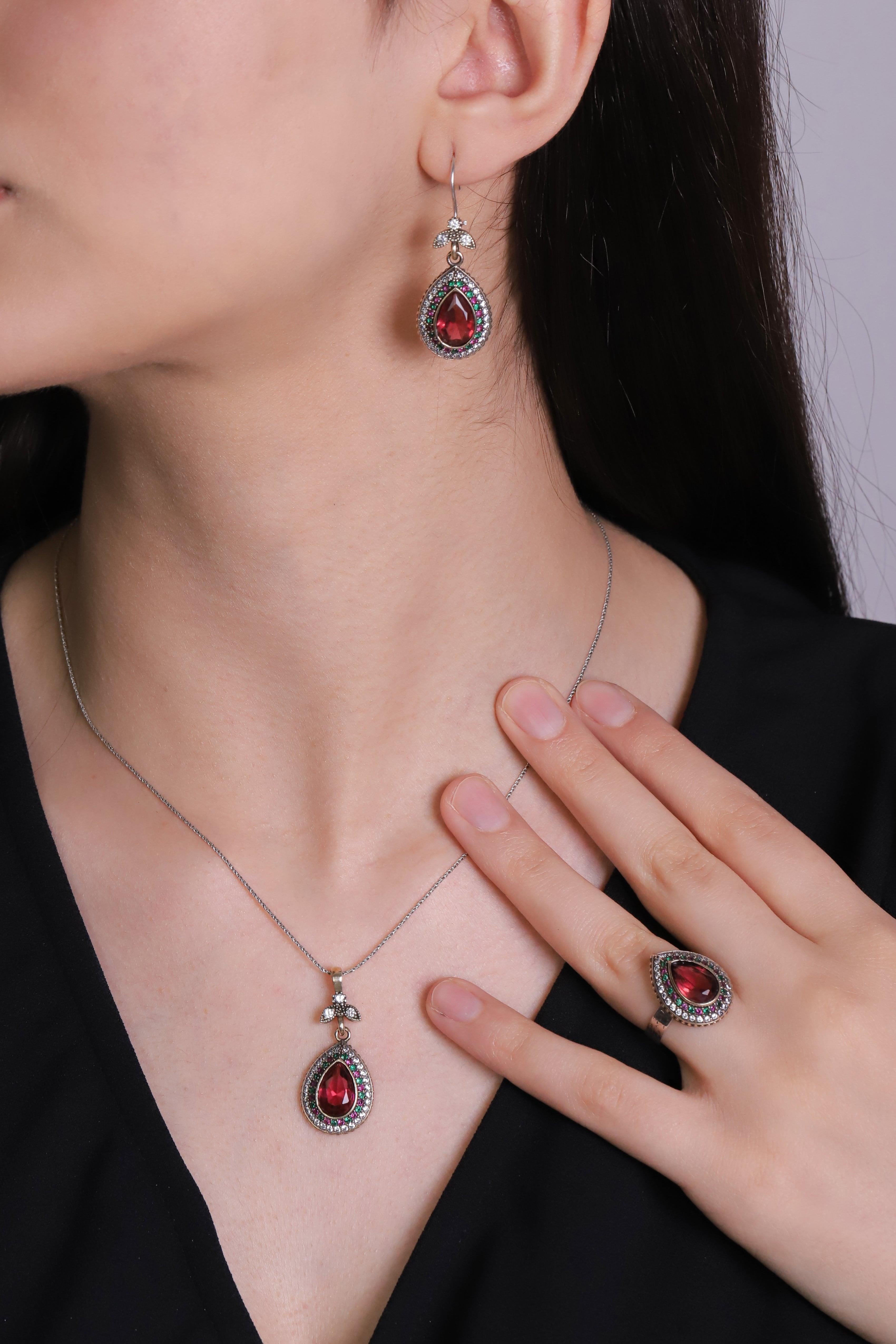 Ruby Stone Hürrem Sultan Set Drop Silver Triple Gioielli da donna