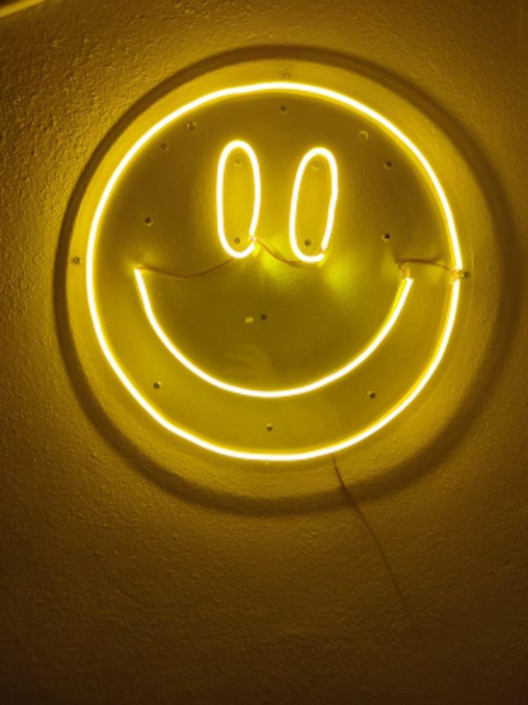 Viso sorridente neon emoji sorriso neon a led illuminazione da parete decorativa neon graffiti