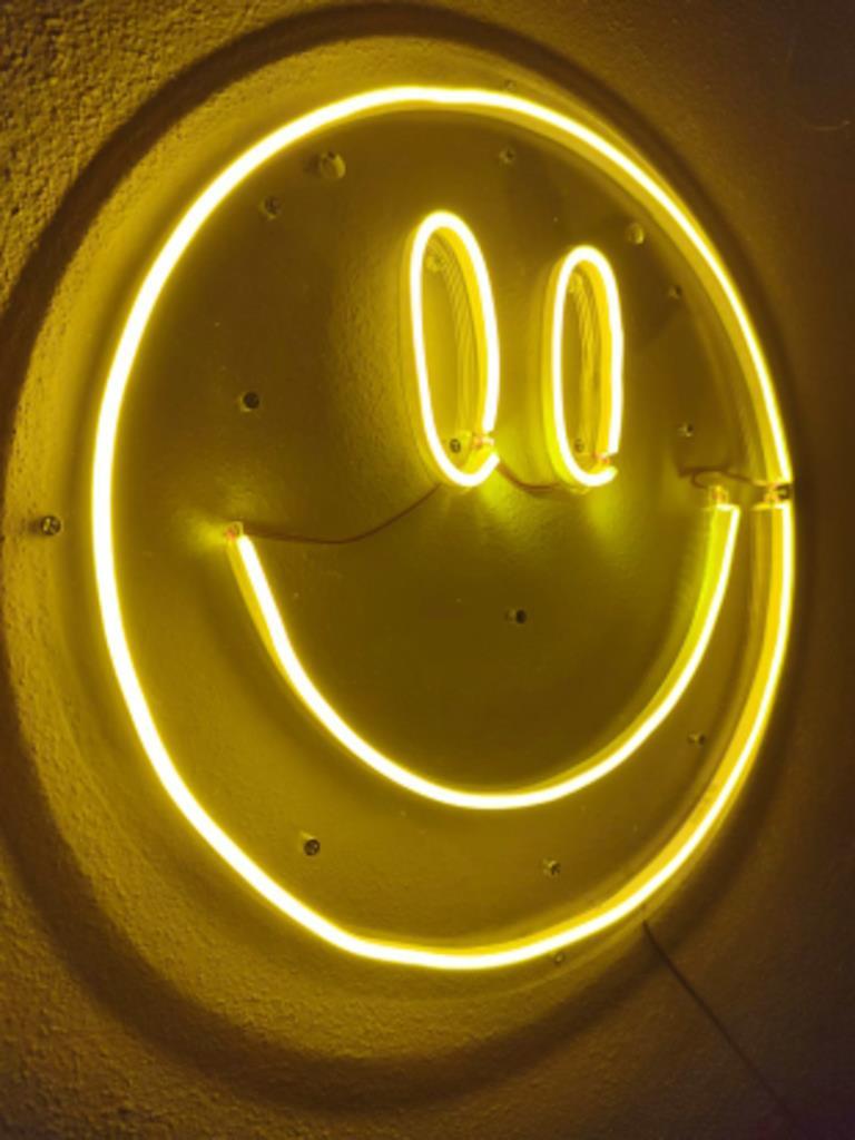 Viso sorridente neon emoji sorriso neon a led illuminazione da parete decorativa neon graffiti