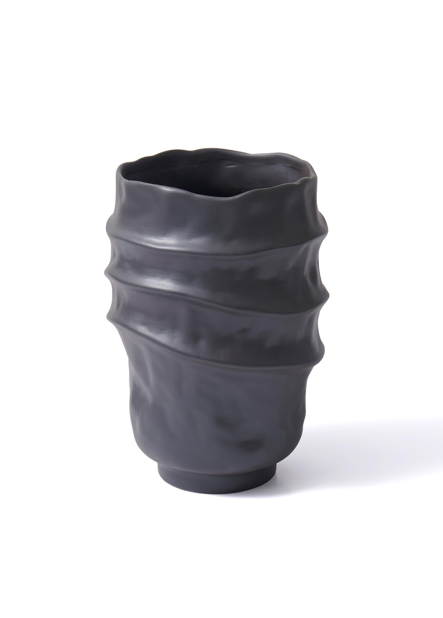 Licia Ceramic Vase Black 17x17x25 cm