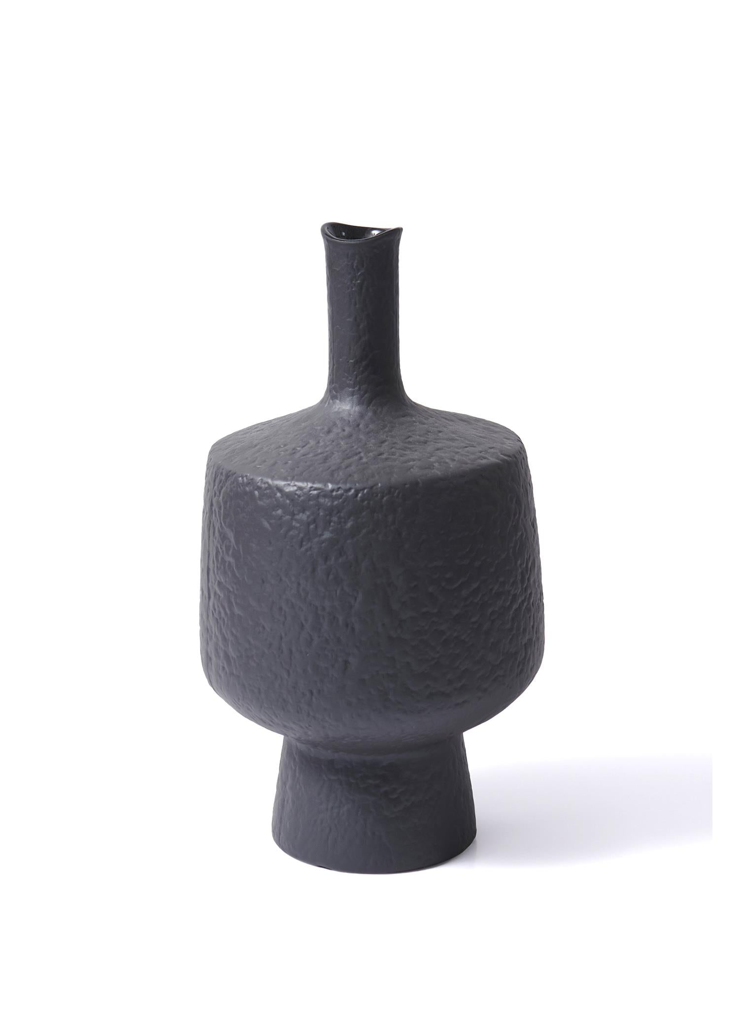 Licia Ceramic Vase Black 18x18x37 cm