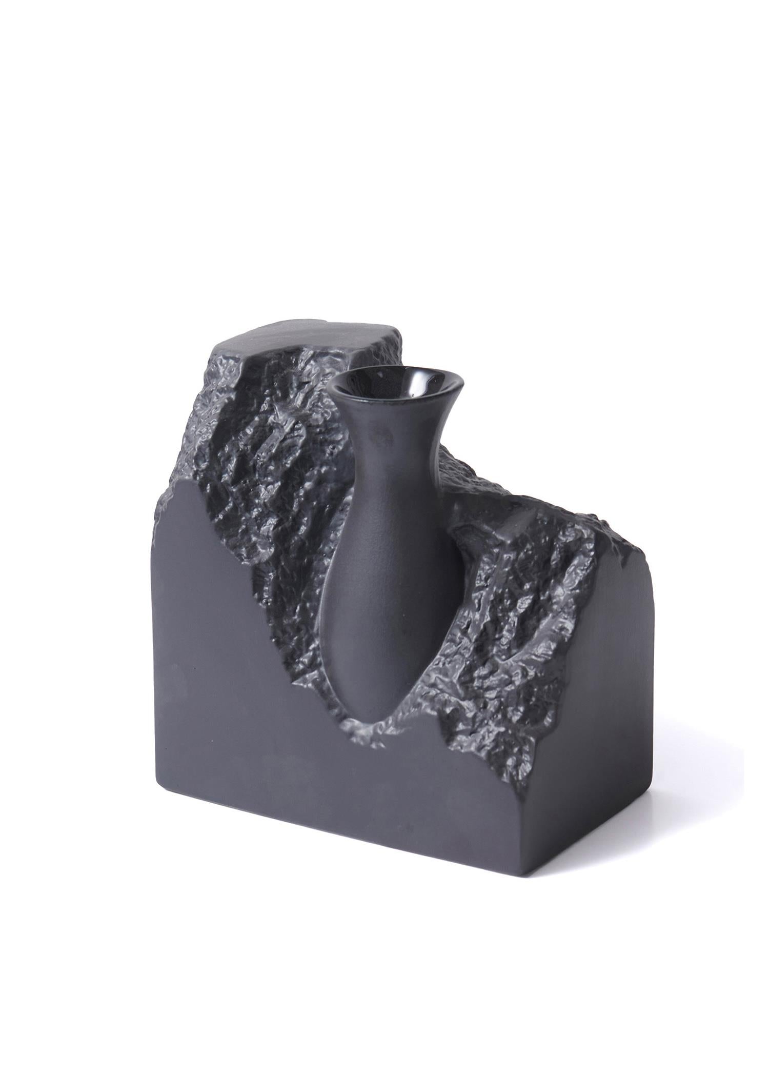 Licia Ceramic Vase Black 20x12x20 cm