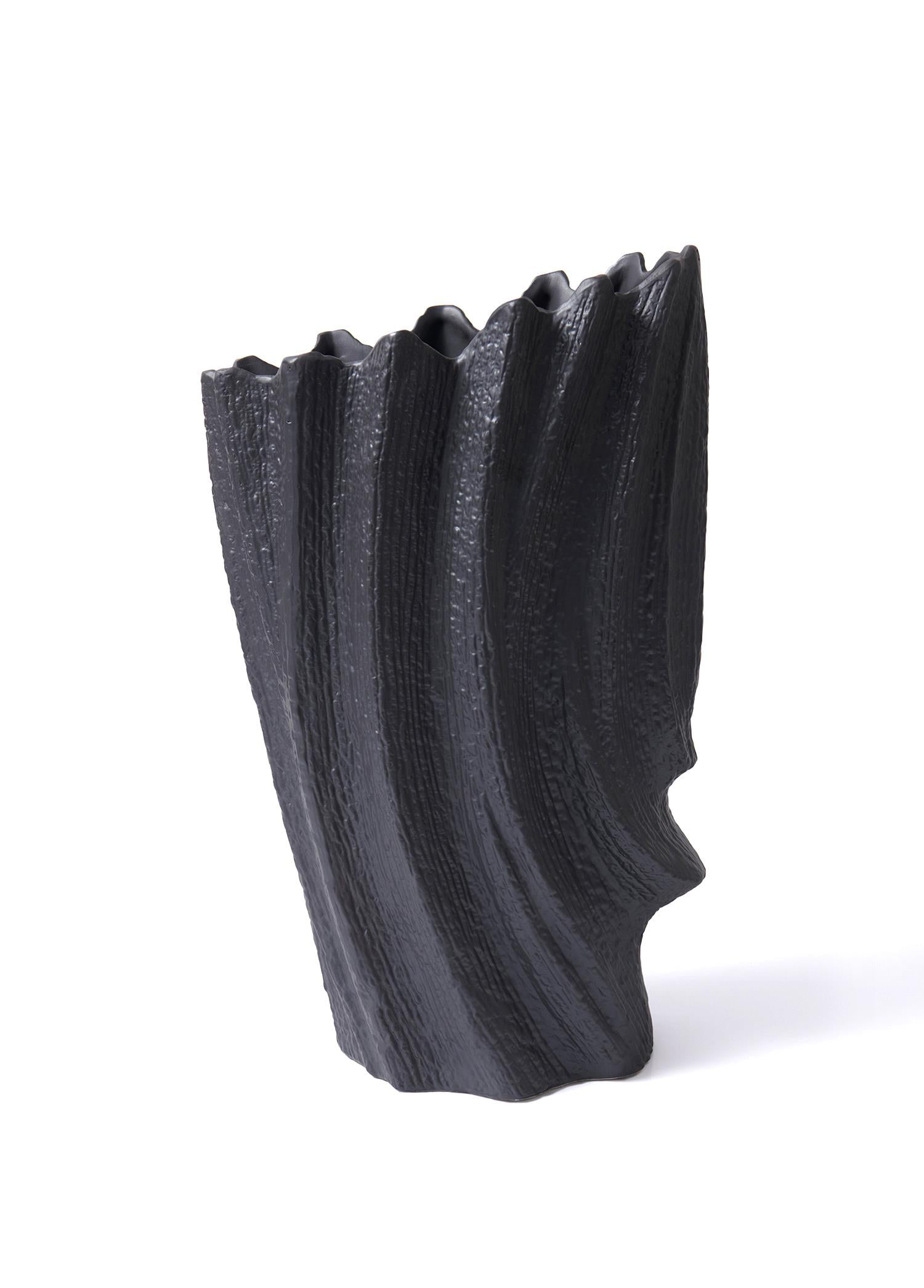 Licia Ceramic Vase Black 29x19x47 cm