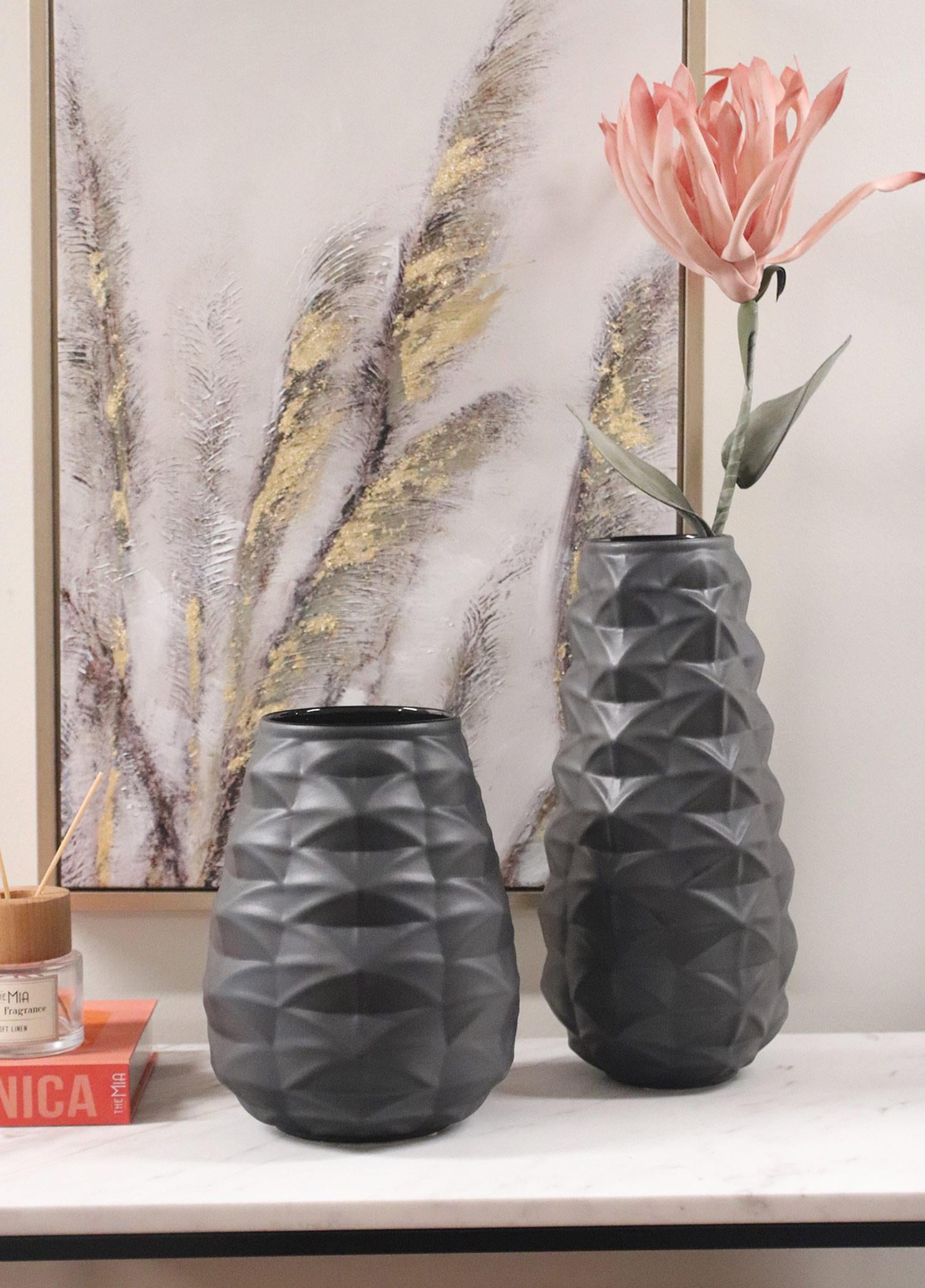 Licia Ceramic Vase Black 17x17x37 cm