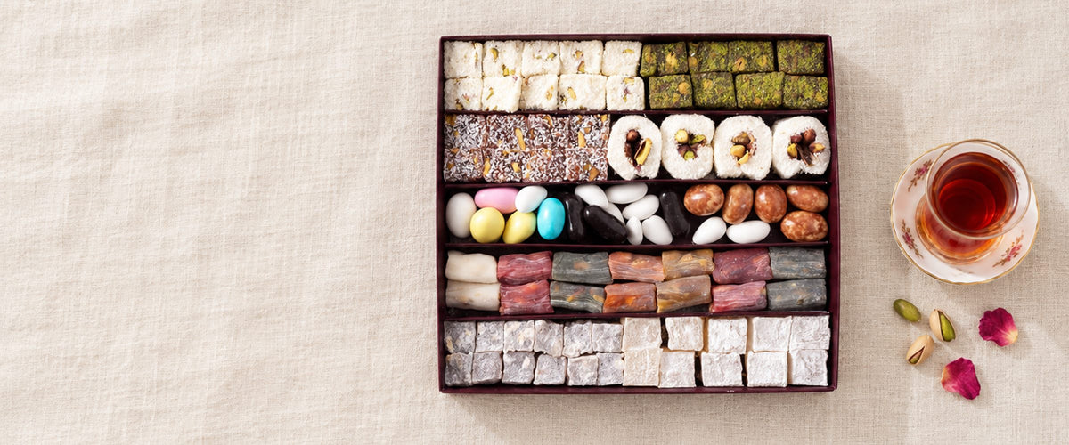 Assorted Turkish delight gift box with Turkish tea