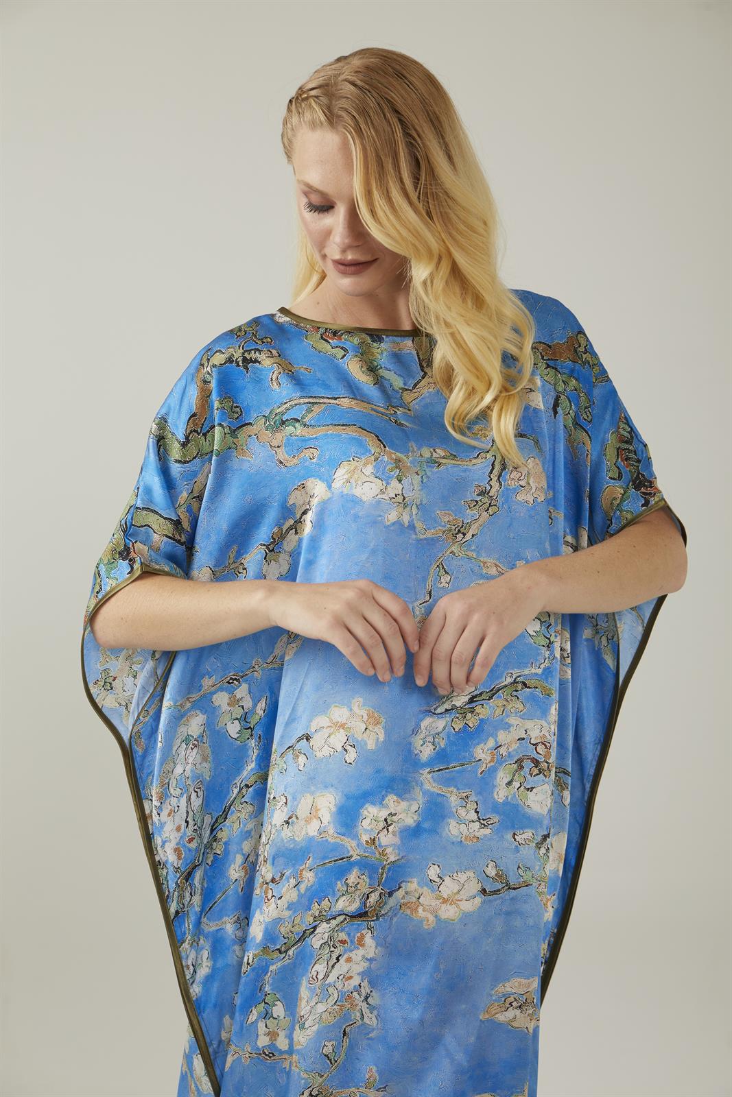 Blue Van Gogh Blossoms Abito in seta in raso modellata / kaftan