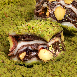 Mixed Baklava Turkish Delight in Metal Box – Pistachio, Oreo, Lotus & Raspberry Flavors - 500g (17.64 oz) - Exporgin | Türkiye Comes to You