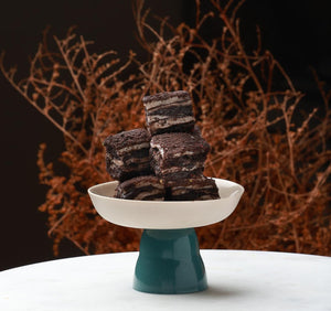 Mixed Baklava Turkish Delight in Metal Box – Pistachio, Oreo, Lotus & Raspberry Flavors - 500g (17.64 oz) - Exporgin | Türkiye Comes to You