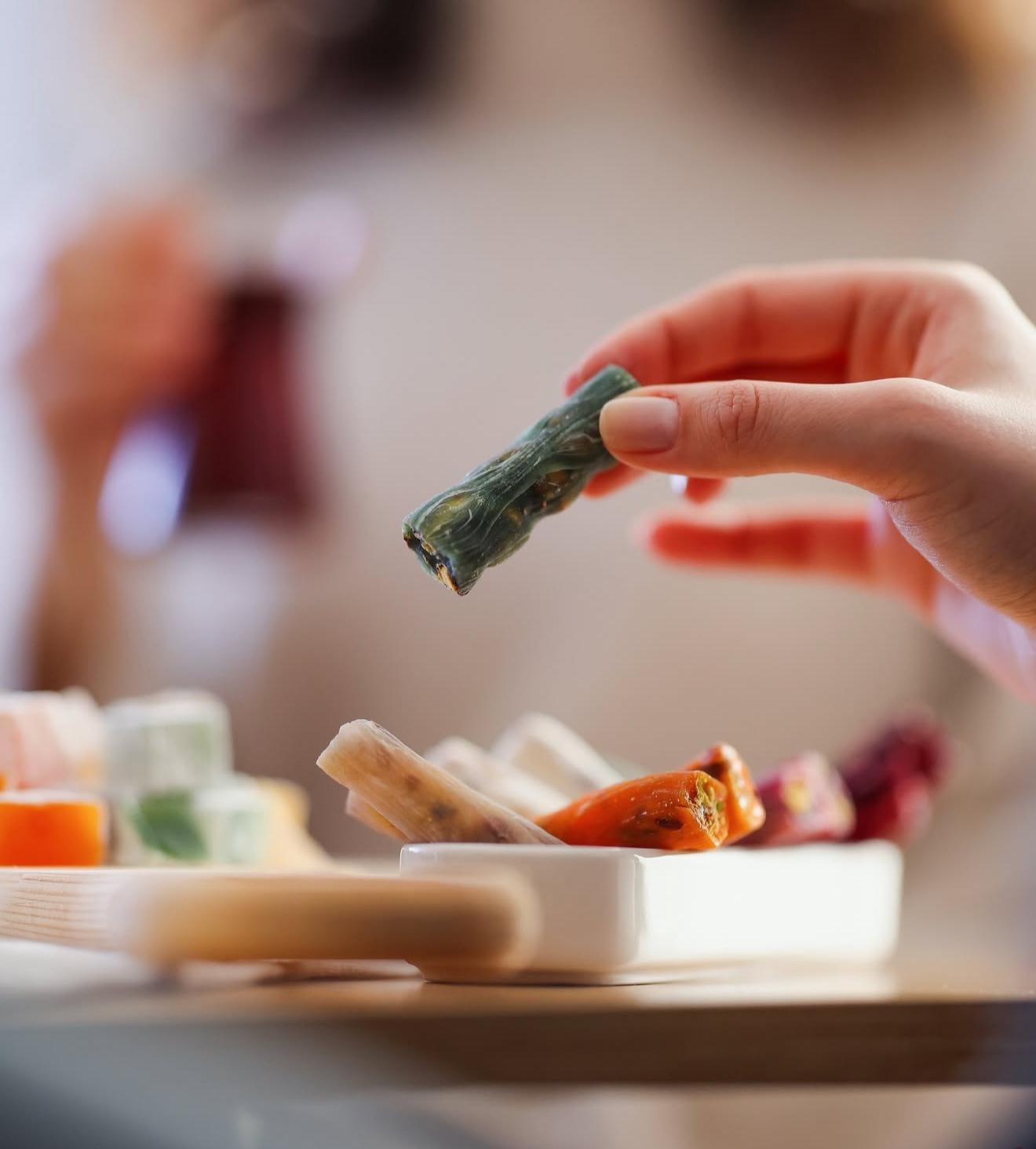 Mixed Finger Turkish Delight – Black Metal Box 700g (24.69 oz) - Exporgin | Türkiye Comes to You