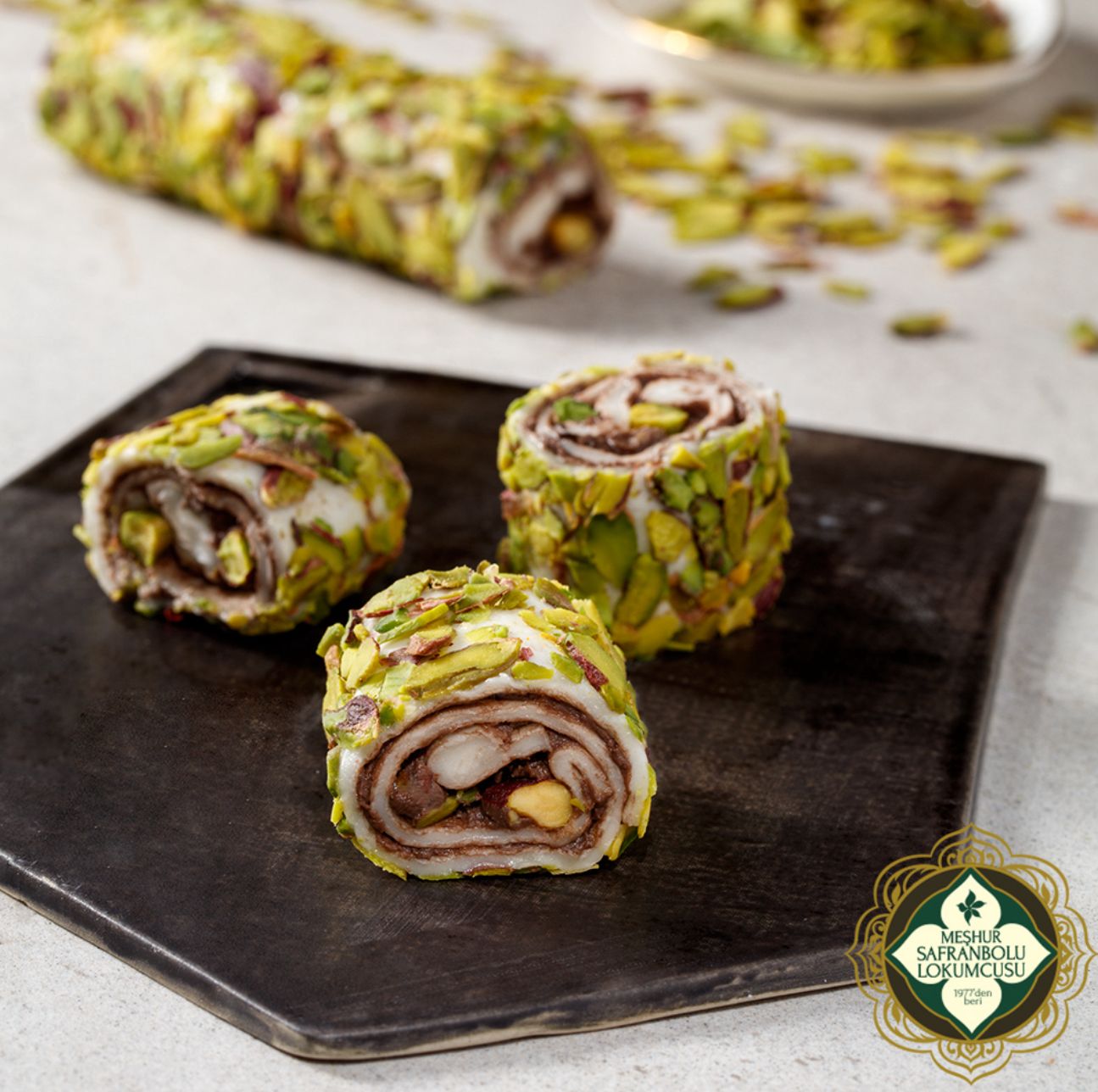 Mixed Wrapped Turkish Delight Metal Box – Assorted Flavors with Pistachio, Hazelnut, Almond & Chocolate – 1000g (35.27 oz) - Exporgin | Türkiye Comes to You