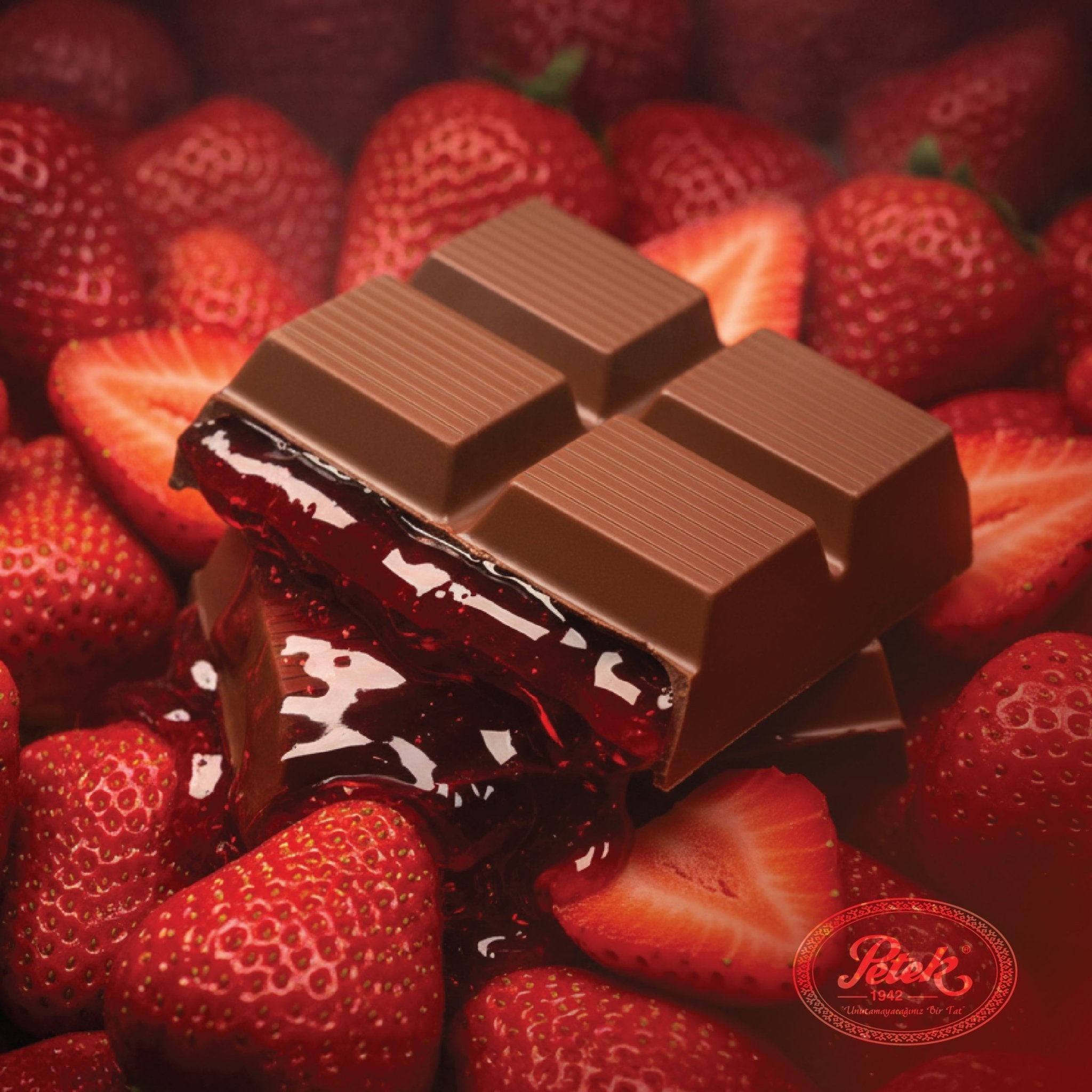 Petek 1942 Halloween Strawberry Filled Chocolate Bar – Dark & Milk Chocolate - Exporgin | Türkiye Comes to You