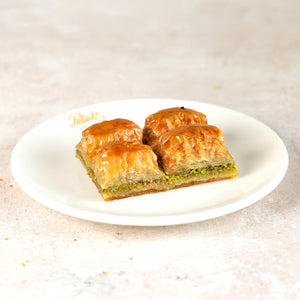 Petek 1942 Handmade Turkish Baklava with Pistachio 1200g (42.32 oz) - Exporgin | Global Shopping Site
