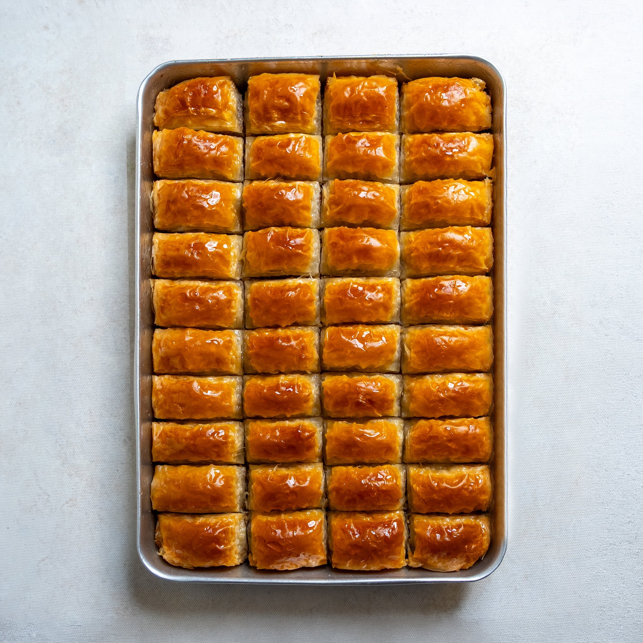 Petek 1942 Handmade Turkish Baklava with Pistachio 1200g (42.32 oz) - Exporgin | Global Shopping Site