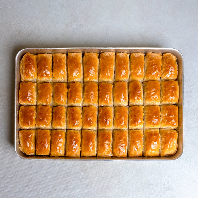 Petek 1942 Handmade Turkish Baklava with Walnuts 1200g (42.32 oz) - Exporgin | Global Shopping Site