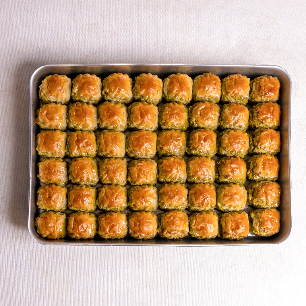 Petek 1942 Mussel Shape Baklava with Pistachio 1350g (47.6 oz)