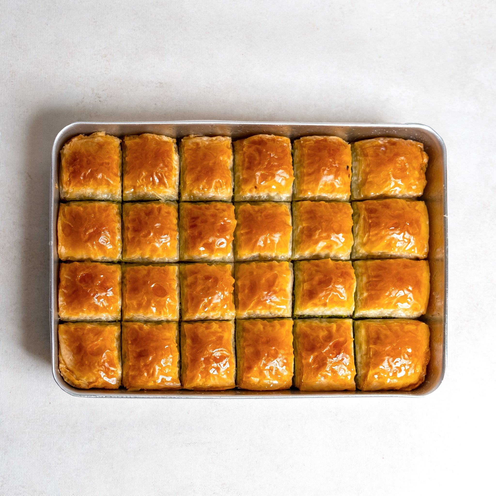 Petek 1942 Special Square Baklava with Pistachios 1100g (38.80 oz) - Exporgin | Global Shopping Site