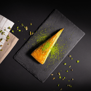 Şayan Carrot Sliced Baklava – Pistachio Rich, No Additives, Traditional Triangle Cut - Exporgin | Türkiye Comes to You