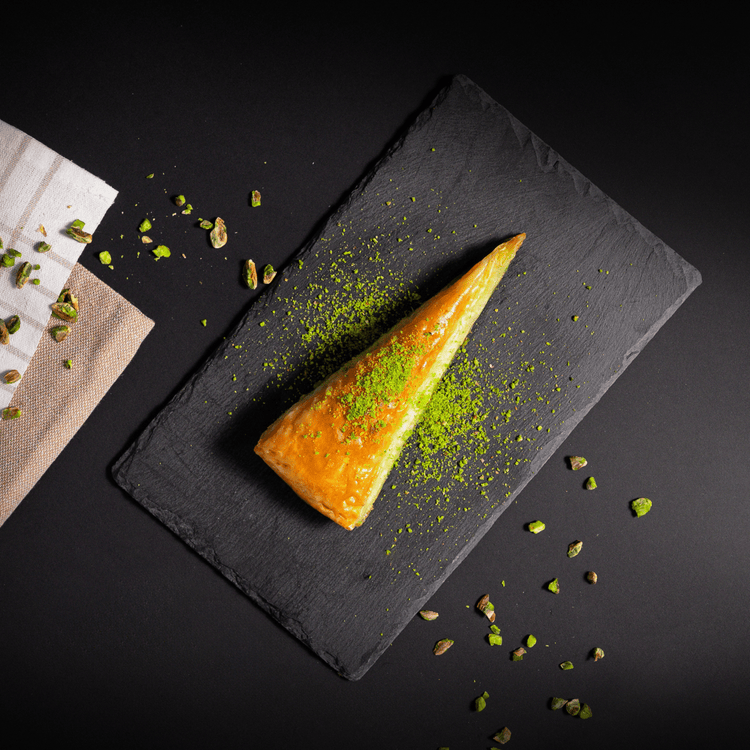 Şayan Carrot Sliced Baklava – Pistachio Rich, No Additives, Traditional Triangle Cut - Exporgin | Türkiye Comes to You