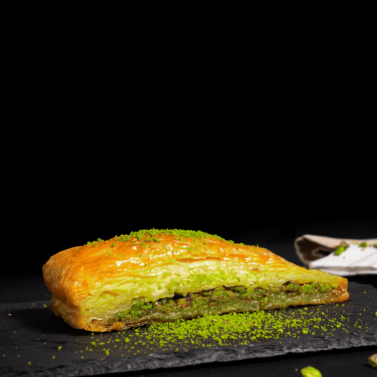 Şayan Carrot Sliced Baklava – Pistachio Rich, No Additives, Traditional Triangle Cut - Exporgin | Türkiye Comes to You
