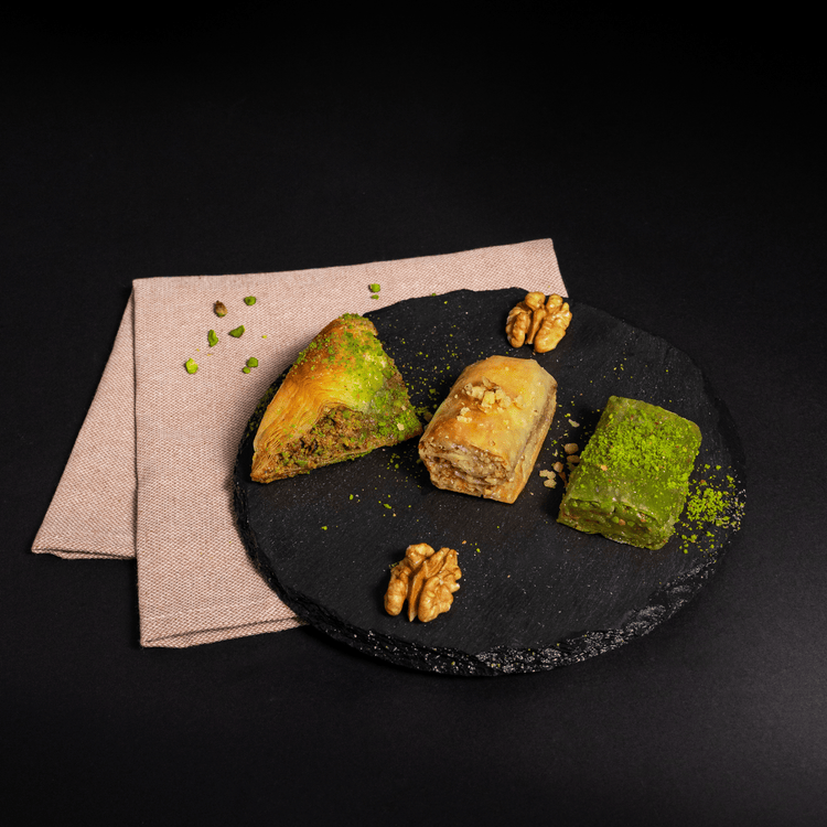 Şayan Creamy Mixed Baklava – Traditional Turkish Dessert With a Rich, Creamy Twist - 1000g (35.27 oz) - Exporgin | Türkiye Comes to You