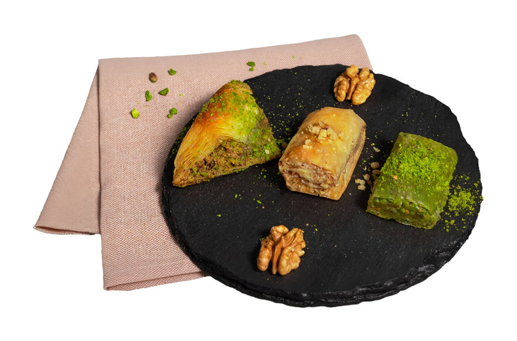 Şayan Creamy Mixed Baklava – Traditional Turkish Dessert With a Rich, Creamy Twist - 1000g (35.27 oz) - Exporgin | Türkiye Comes to You