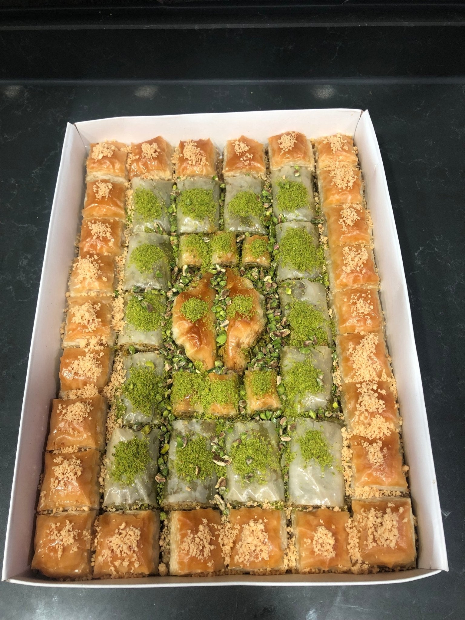 Şayan Kifayet Mixed Baklava – Pistachio & Walnut Selection, No Additives, Traditional Recipe - 1500g (52,91 oz) - Exporgin - Global Shopping Site