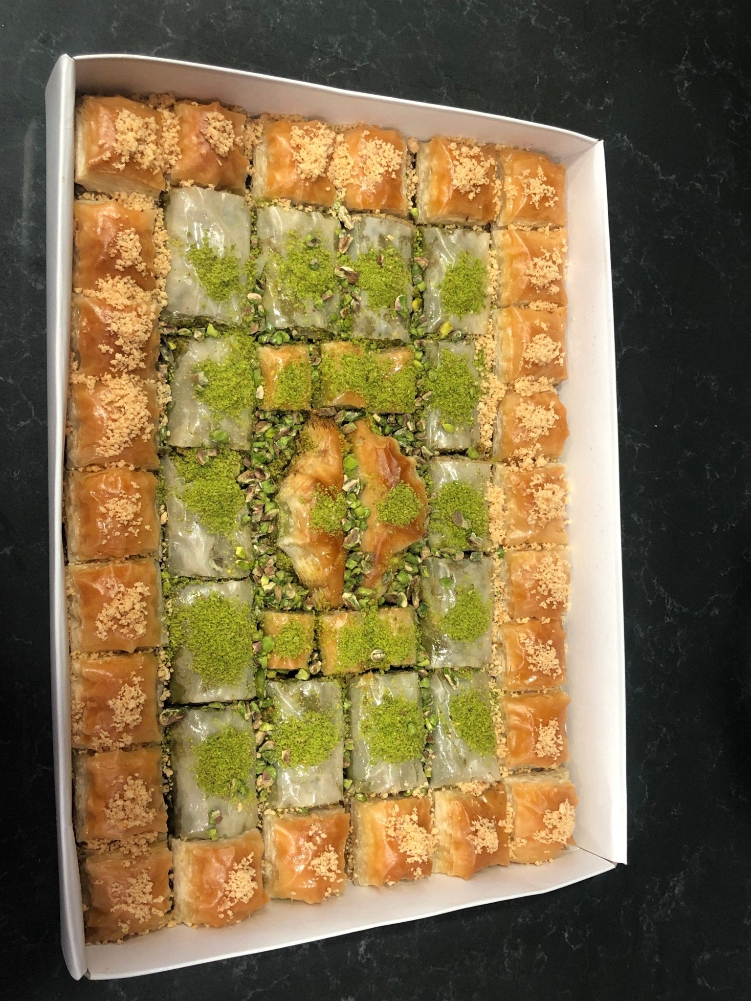 Şayan Kifayet Mixed Baklava – Pistachio & Walnut Selection, No Additives, Traditional Recipe - 1500g (52,91 oz) - Exporgin - Global Shopping Site