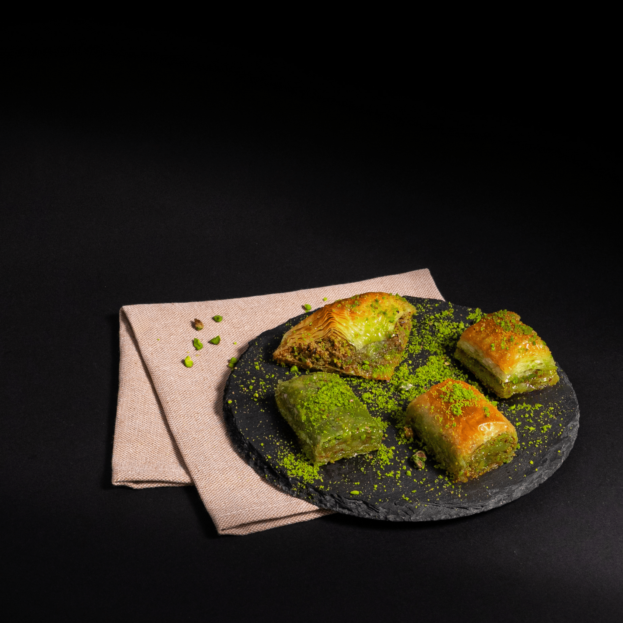 Şayan Pistachio Mixed Baklava - 4 Different Shapes and Flavors - 1000g (35.27 oz) - Exporgin | Türkiye Comes to You