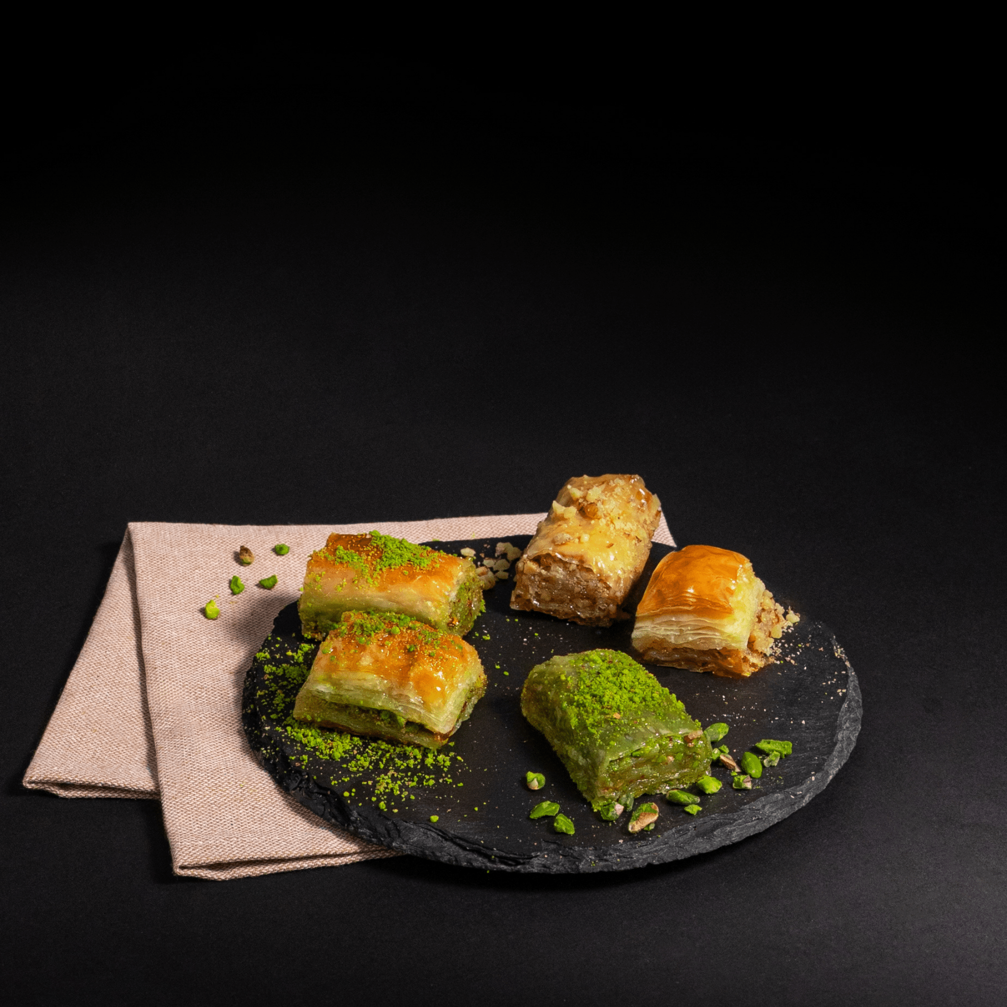 Şayan Sword of Mars Mixed Baklava – Pistachio & Walnut Blend, No Additives, Traditional Recipe - 1000g (35.27 oz) - Exporgin | Türkiye Comes to You