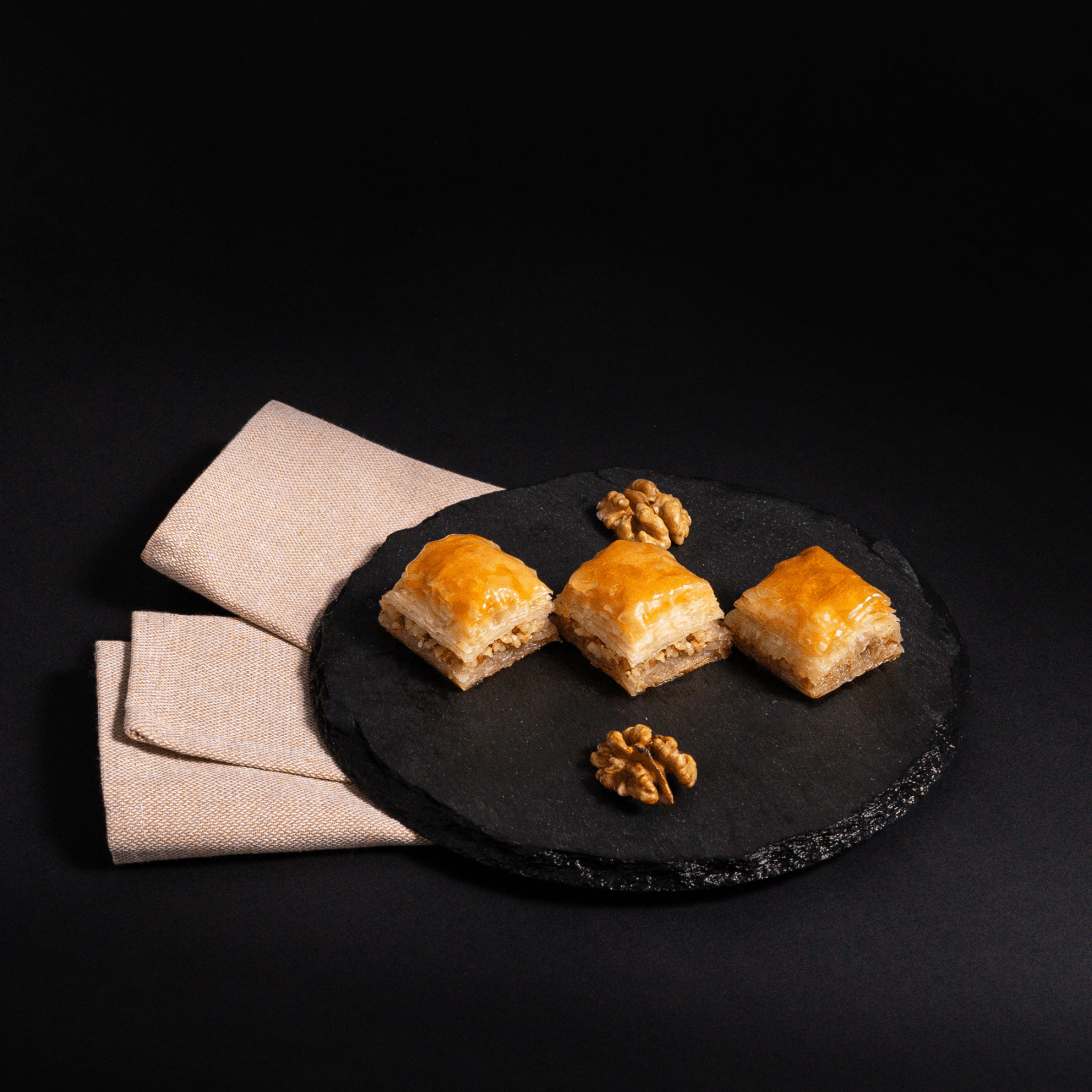 Şayan Walnut Baklava – Traditional Turkish Dessert, Rich In Walnuts, No Additives - Exporgin | Türkiye Comes to You