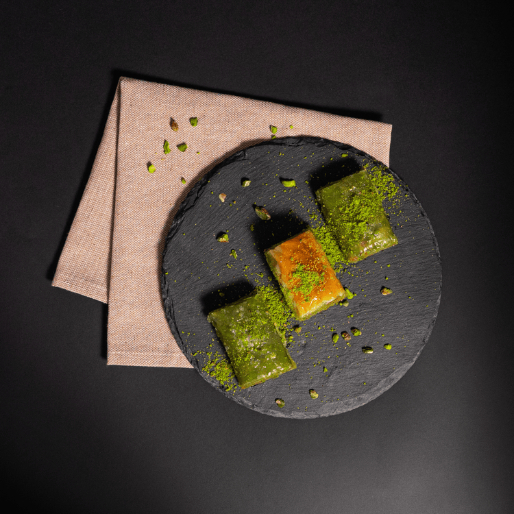 Şayan Yaşayan Mixed Baklava – Pistachio Baklava, No Additives, Traditional Recipe - 1000g (35.27 oz) - Exporgin | Türkiye Comes to You