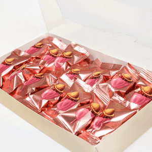 Strawberry Chocolate Covered Dates with Almonds 500g (17.64 oz) - Exporgin | Türkiye Comes to You