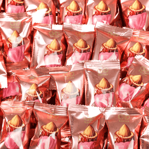 Strawberry Chocolate Covered Dates with Almonds 500g (17.64 oz) - Exporgin | Türkiye Comes to You